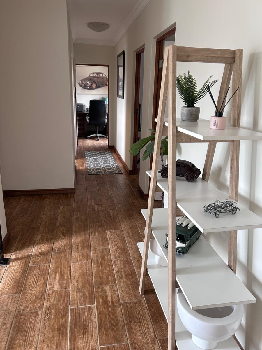 To Let 3 Bedroom Property for Rent in Melodie North West